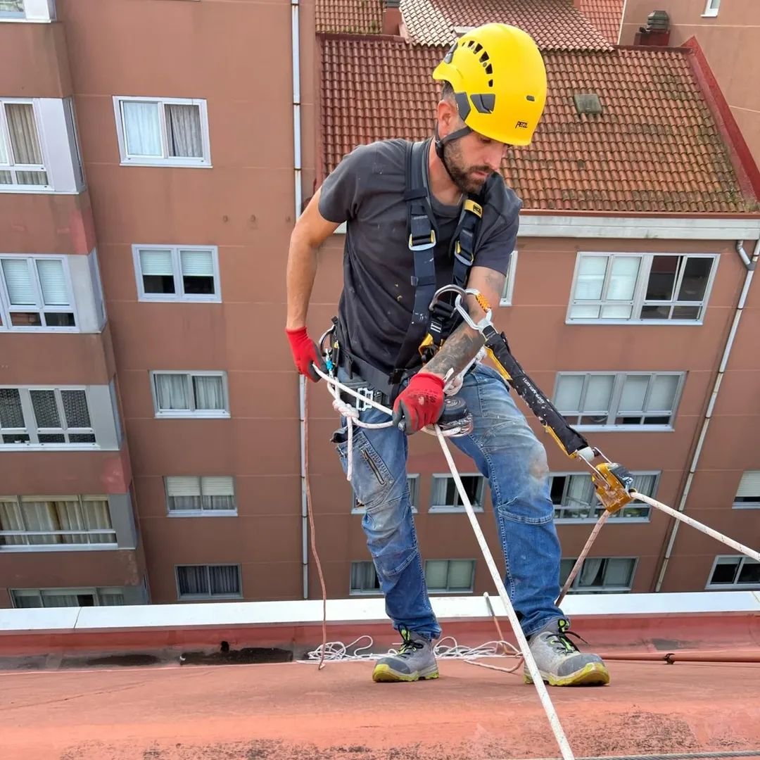 Operario en trabajos verticales